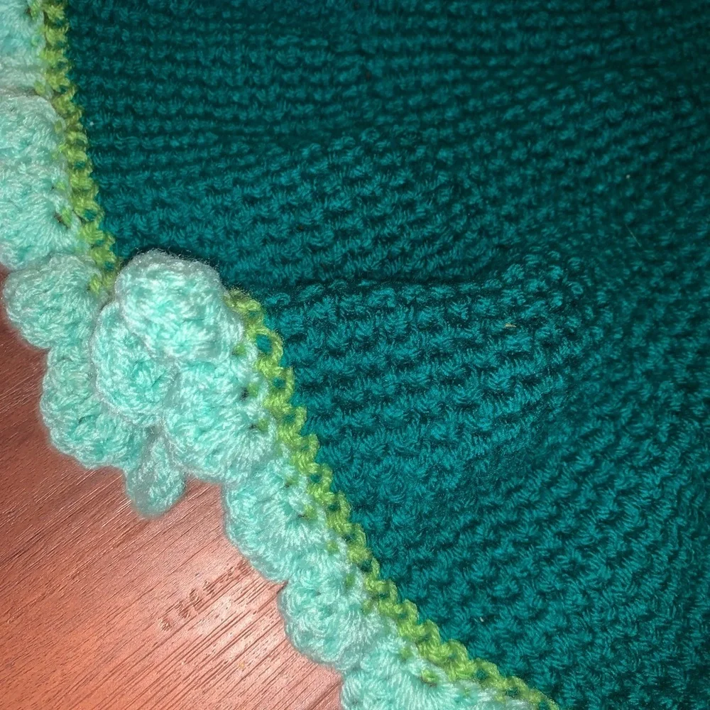 Handmade Scalloped Ruffle Teal Blue Green Crochet Christmas Tree Skirt 29”
